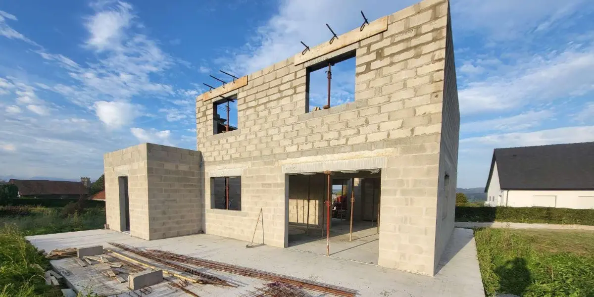 élévation des murs à l'étage pour une maison individuelle à Alincthun (62)
